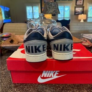 Nike Men's Gray and Black Sneakers